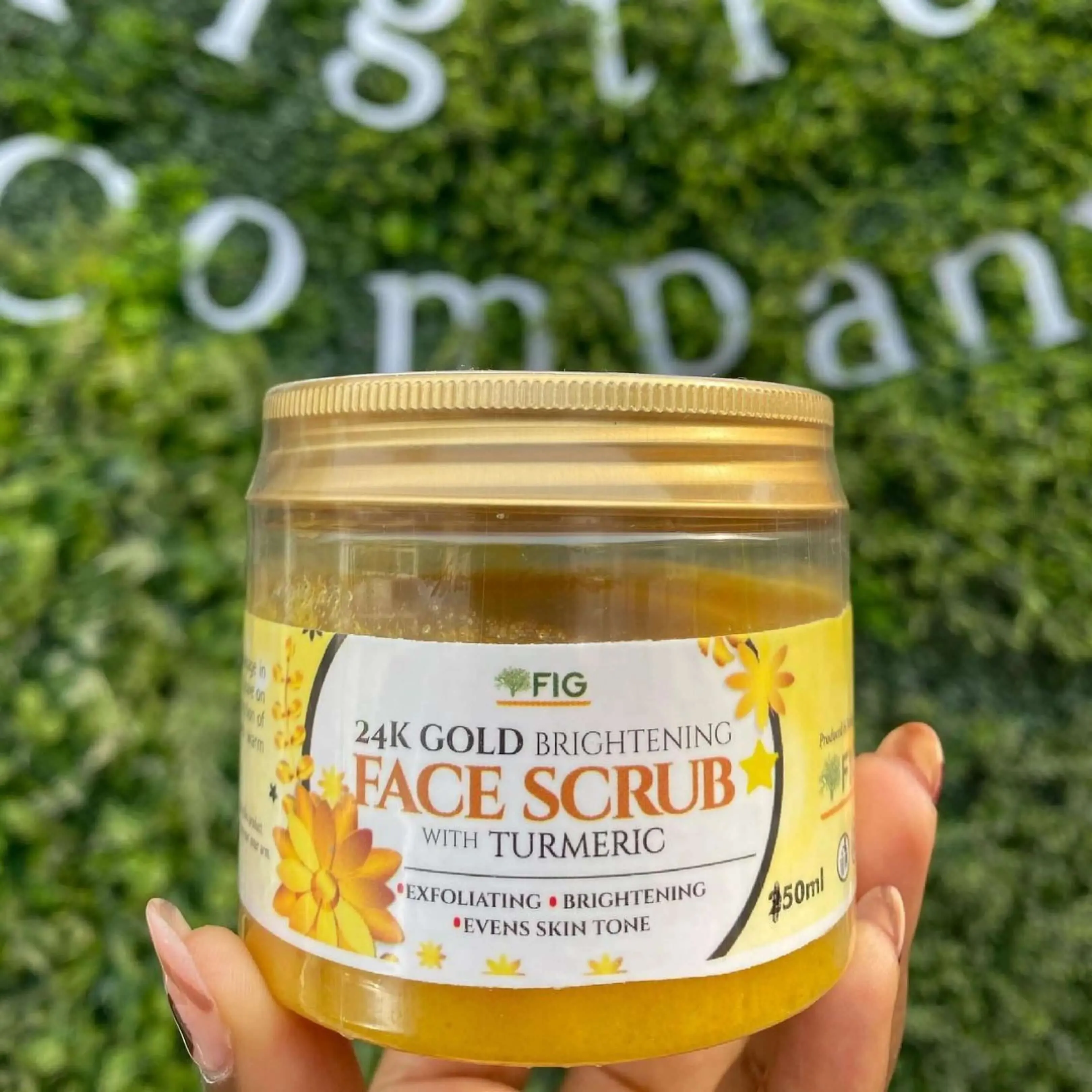 Figtree 24K Brightening Face scrub